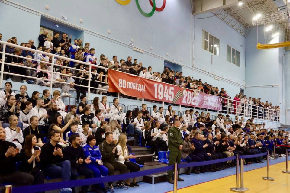 Дмитрий Кощенко: С гордостью принял участие в открытии Всероссийских соревнований по тхэквондо на призы нашего прославленного земляка, олимпийского чемпиона Максима Храмцова Дмитрий Кощенко: С гордостью принял участие в открытии Всероссийских соревнований по тхэквондо на призы нашего прославленного земляка, олимпийского чемпиона Максима Храмцова