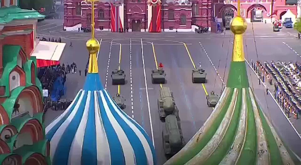 Сергей Рыжиков, космонавт из Нижневартовска, передал поздравления россиянам с борта МКС — вместе с ним к обращению присоединилась вся команда станции