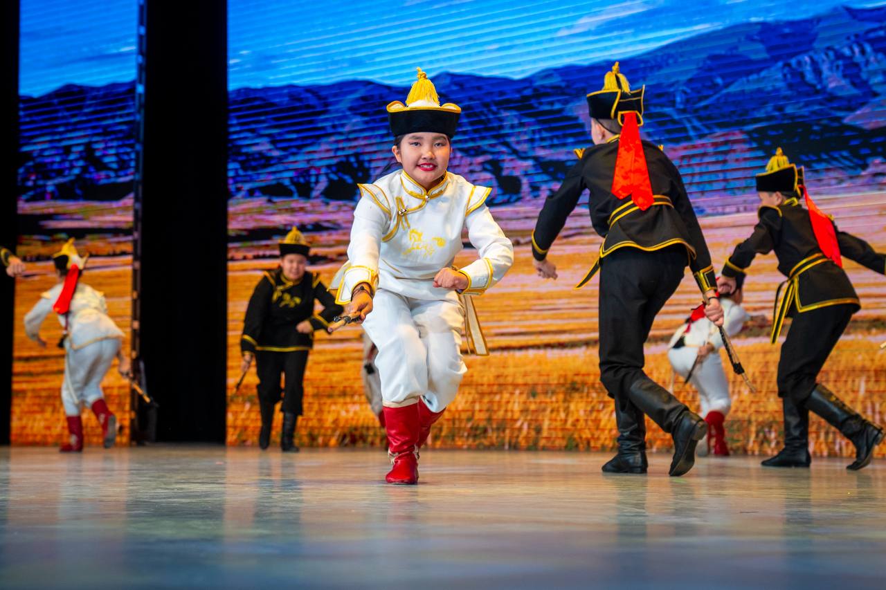 В Ханты-Мансийске объединили народы на гала-концерте фестиваля В Ханты-Мансийске объединили народы на гала-концерте фестиваля