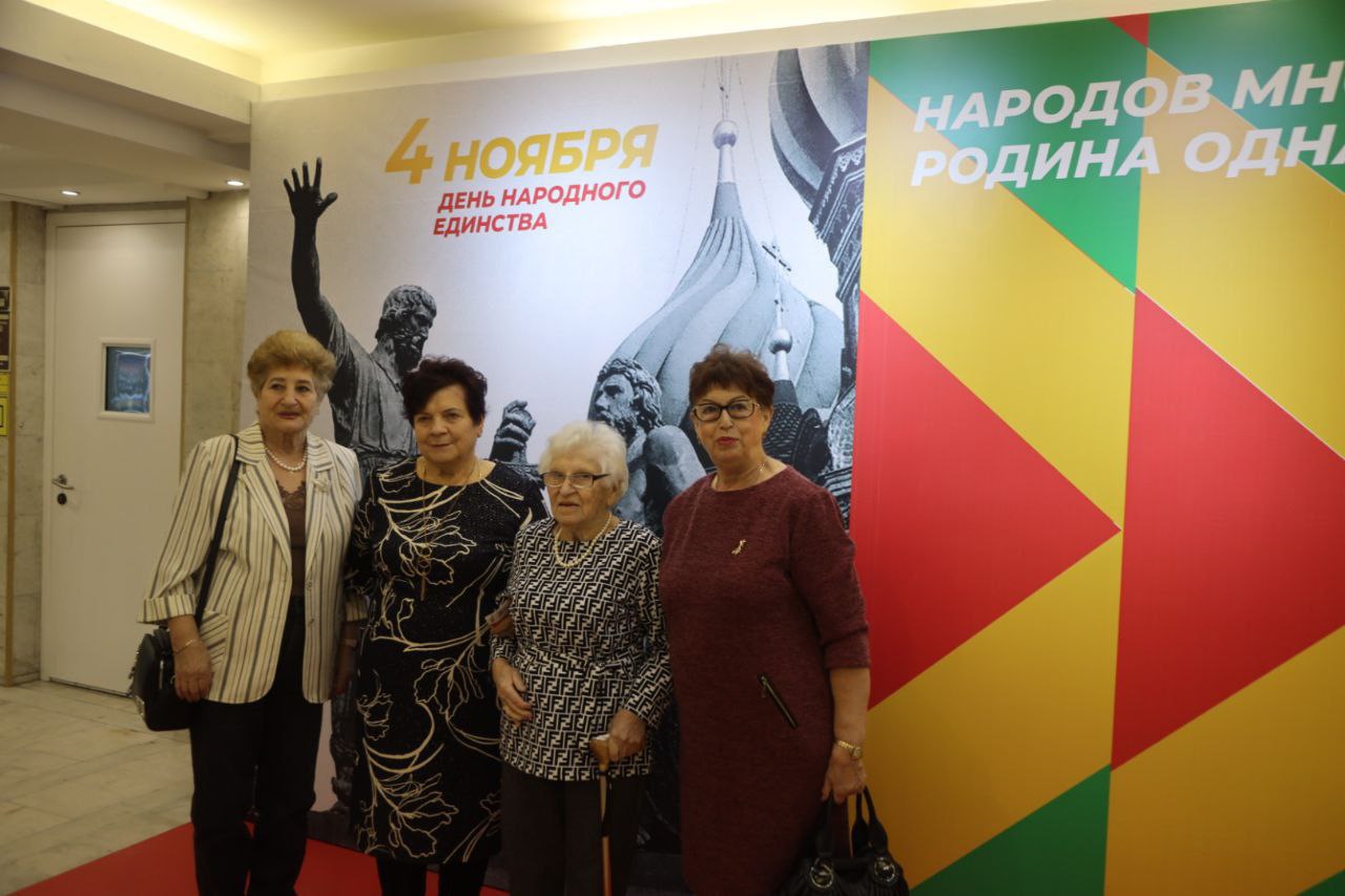 «Непобедимые!» — именно так называется концерт, который сегодня объединил нас всех «Непобедимые!» — именно так называется концерт, который сегодня объединил нас всех