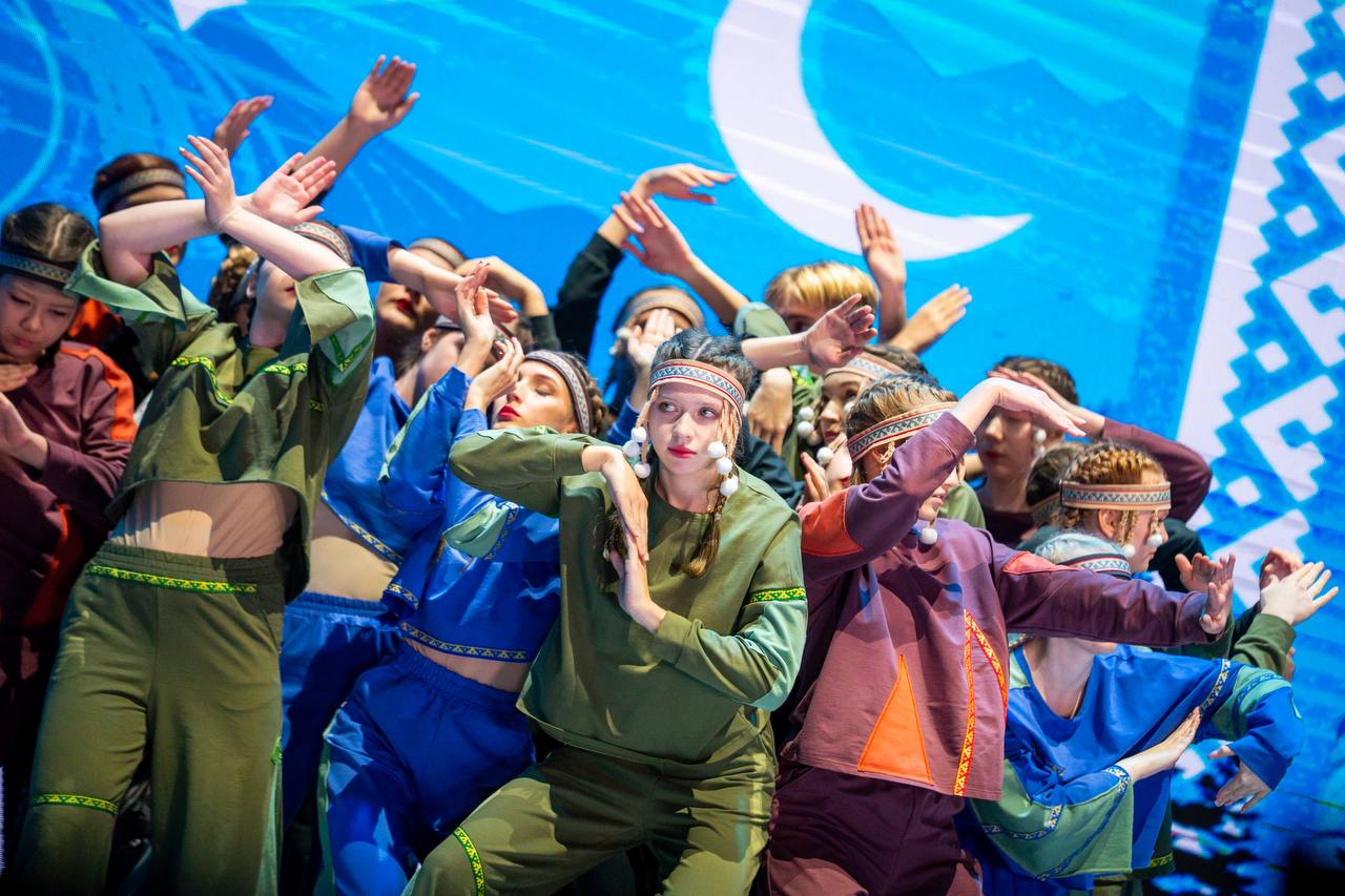 В Ханты-Мансийске объединили народы на гала-концерте фестиваля В Ханты-Мансийске объединили народы на гала-концерте фестиваля