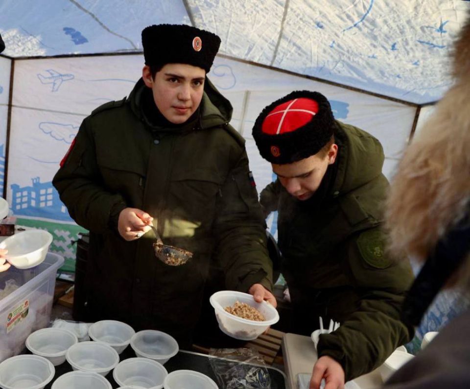 Дмитрий Кощенко: Вкусно, весело и по-домашнему! На площади Нефтяников развернулся фестиваль русской кухни, приуроченный к Дню народного единства. Дмитрий Кощенко: Вкусно, весело и по-домашнему! На площади Нефтяников развернулся фестиваль русской кухни, приуроченный к Дню народного единства.
