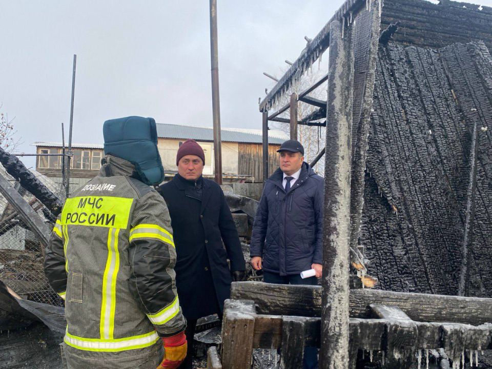 Мэр Сургута выехал на место смертельного пожара в СОТ «Прибрежный-1»