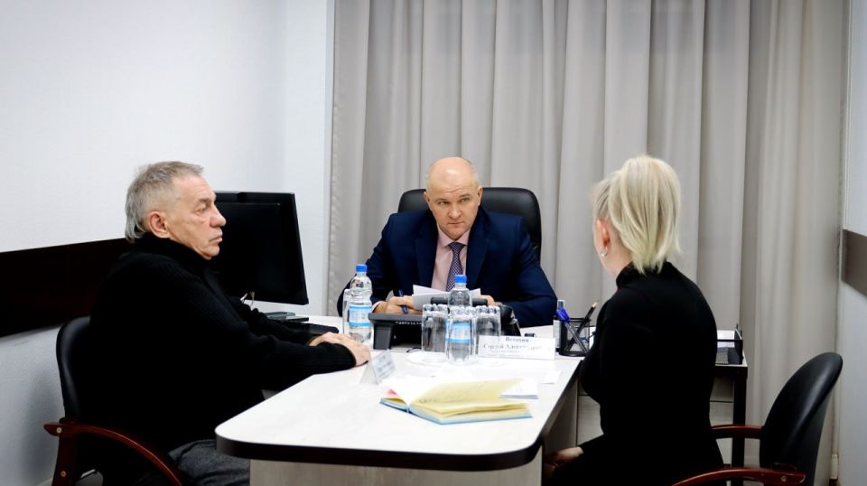 Главный полицейский Югры совместно с представителем общественности провел прием граждан