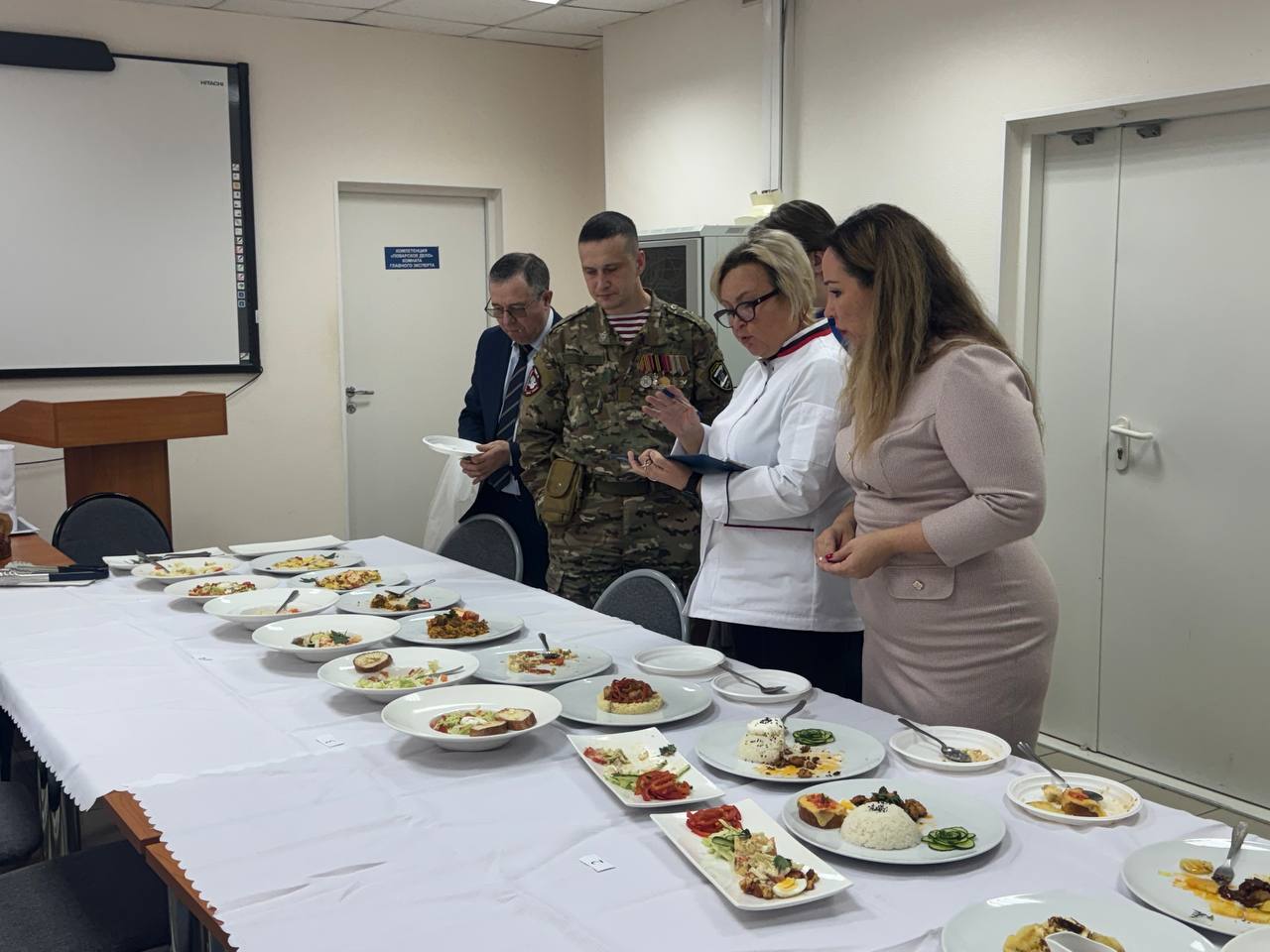 Студенты Сургута организовали конкурс кулинарных талантов ко Дню народного единства Студенты Сургута организовали конкурс кулинарных талантов ко Дню народного единства