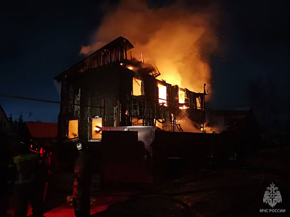 Прокуратура Югры проводит проверку обстоятельств пожара, в котором погибли трое взрослых и четверо детей