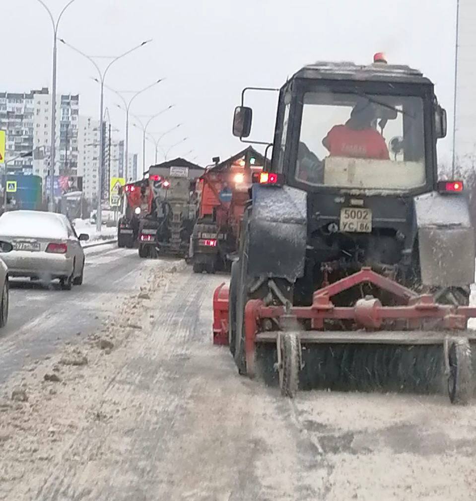 Уборка снега в городе - работа ежедневная Уборка снега в городе - работа ежедневная