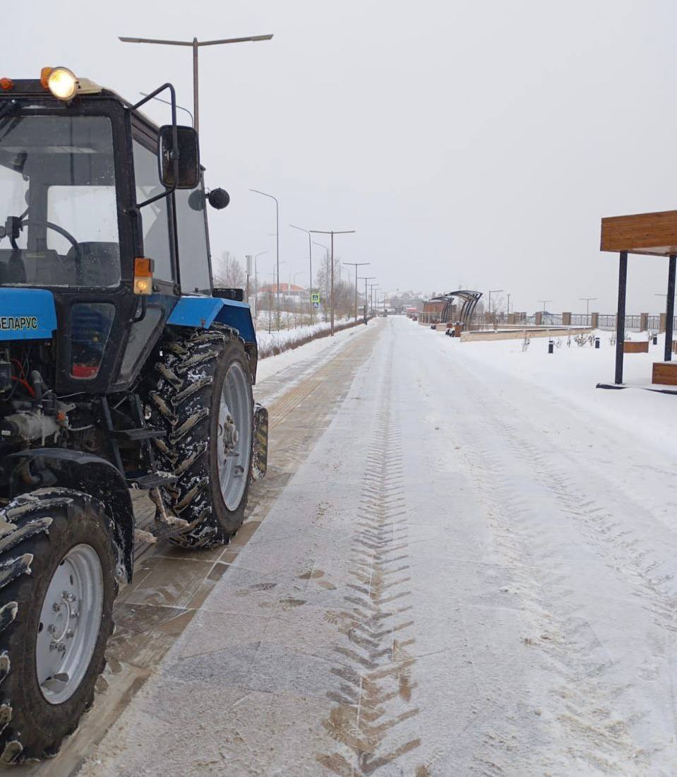 Уборка снега в городе - работа ежедневная Уборка снега в городе - работа ежедневная