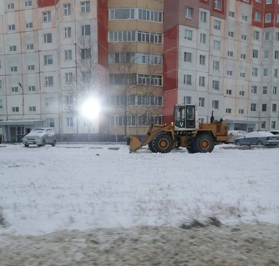 Уборка снега в городе - работа ежедневная Уборка снега в городе - работа ежедневная