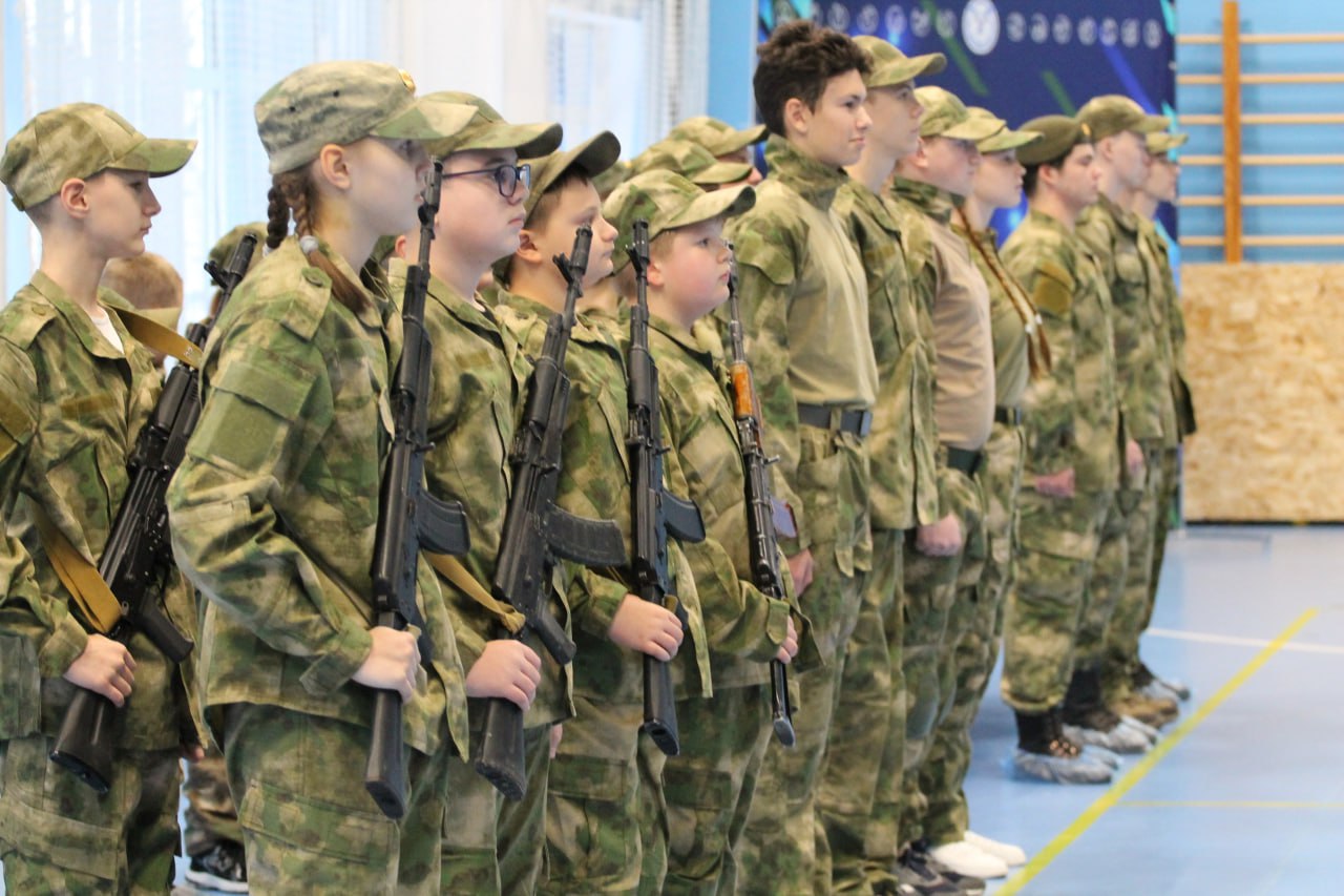 В Югорске прошло торжественное посвящение воспитанников военно-патриотического клуба «Ратник» В Югорске прошло торжественное посвящение воспитанников военно-патриотического клуба «Ратник»