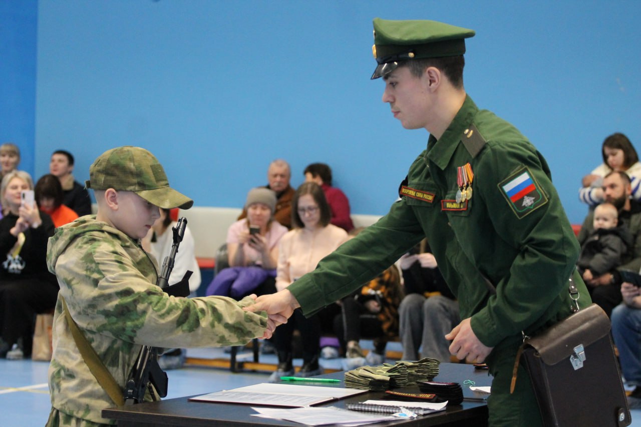 В Югорске прошло торжественное посвящение воспитанников военно-патриотического клуба «Ратник» В Югорске прошло торжественное посвящение воспитанников военно-патриотического клуба «Ратник»