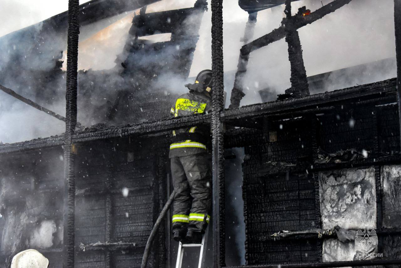 Огнеборцы Ханты-Мансийска ликвидировали возгорание в дачном доме Огнеборцы Ханты-Мансийска ликвидировали возгорание в дачном доме