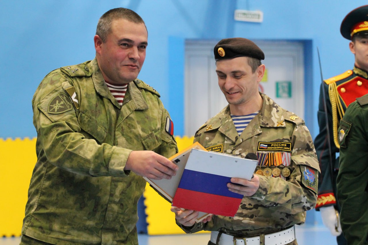 В Югорске прошло торжественное посвящение воспитанников военно-патриотического клуба «Ратник» В Югорске прошло торжественное посвящение воспитанников военно-патриотического клуба «Ратник»