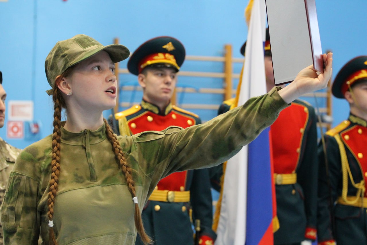 В Югорске прошло торжественное посвящение воспитанников военно-патриотического клуба «Ратник» В Югорске прошло торжественное посвящение воспитанников военно-патриотического клуба «Ратник»