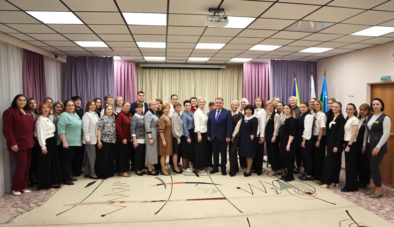 Дмитрий Кощенко: Встретился с коллективом детского сада №80 «Светлячок» Дмитрий Кощенко: Встретился с коллективом детского сада №80 «Светлячок»