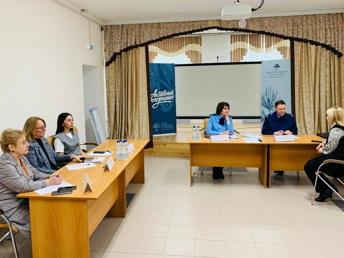 Заместитель прокурора автономного округа Александр Чернышев провел прием граждан в городе Урае Заместитель прокурора автономного округа Александр Чернышев провел прием граждан в городе Урае