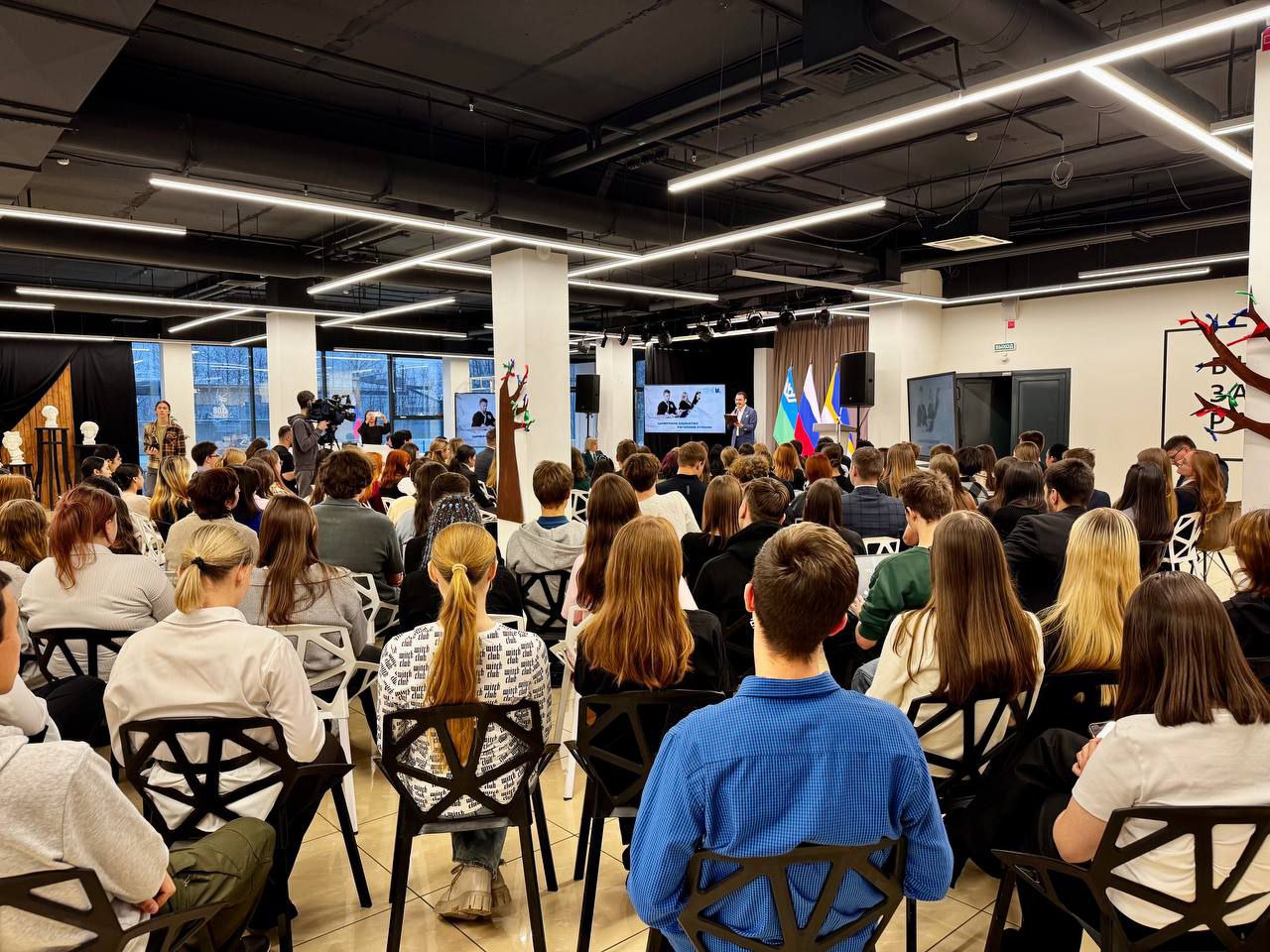 Дмитрий Кощенко: В Нижневартовске и Югре продолжается реализация партийного проекта «Цифровая Россия» Дмитрий Кощенко: В Нижневартовске и Югре продолжается реализация партийного проекта «Цифровая Россия»