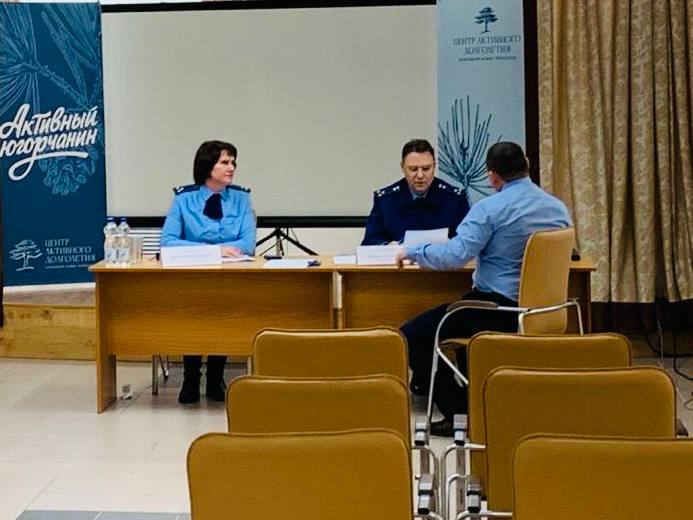 Заместитель прокурора автономного округа Александр Чернышев провел прием граждан в городе Урае