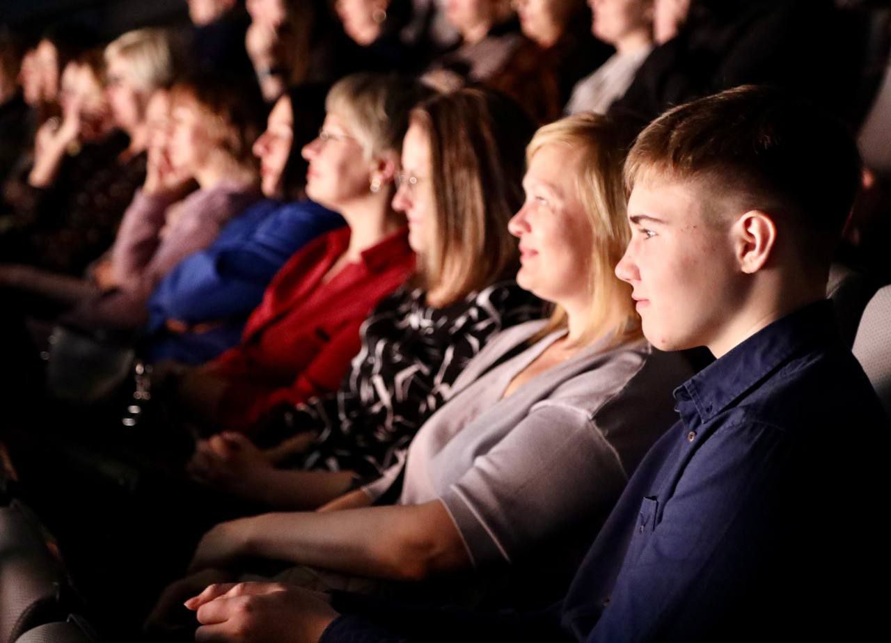 Дмитрий Кощенко: Городскому драматическому исполнилось 30 лет! Был рад принять участие в торжестве по этому случаю, лично поблагодарить работников театра за труд, вручить заслуженные награды Дмитрий Кощенко: Городскому драматическому исполнилось 30 лет! Был рад принять участие в торжестве по этому случаю, лично поблагодарить работников театра за труд, вручить заслуженные награды