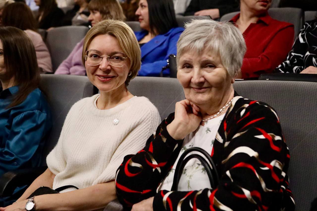 Дмитрий Кощенко: Городскому драматическому исполнилось 30 лет! Был рад принять участие в торжестве по этому случаю, лично поблагодарить работников театра за труд, вручить заслуженные награды Дмитрий Кощенко: Городскому драматическому исполнилось 30 лет! Был рад принять участие в торжестве по этому случаю, лично поблагодарить работников театра за труд, вручить заслуженные награды