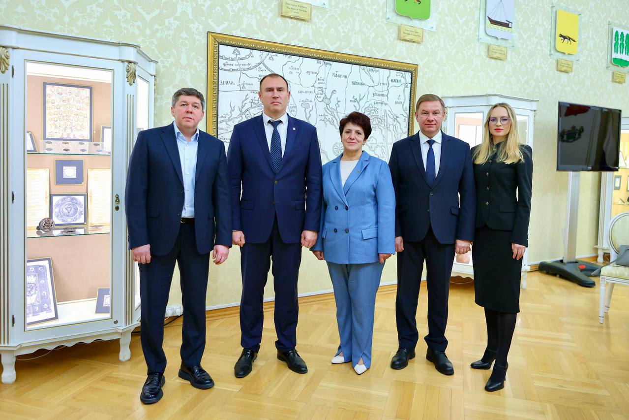 Ханты-Мансийск представил «Новогоднюю столицу» на Дне Сибири в Тобольске Ханты-Мансийск представил «Новогоднюю столицу» на Дне Сибири в Тобольске