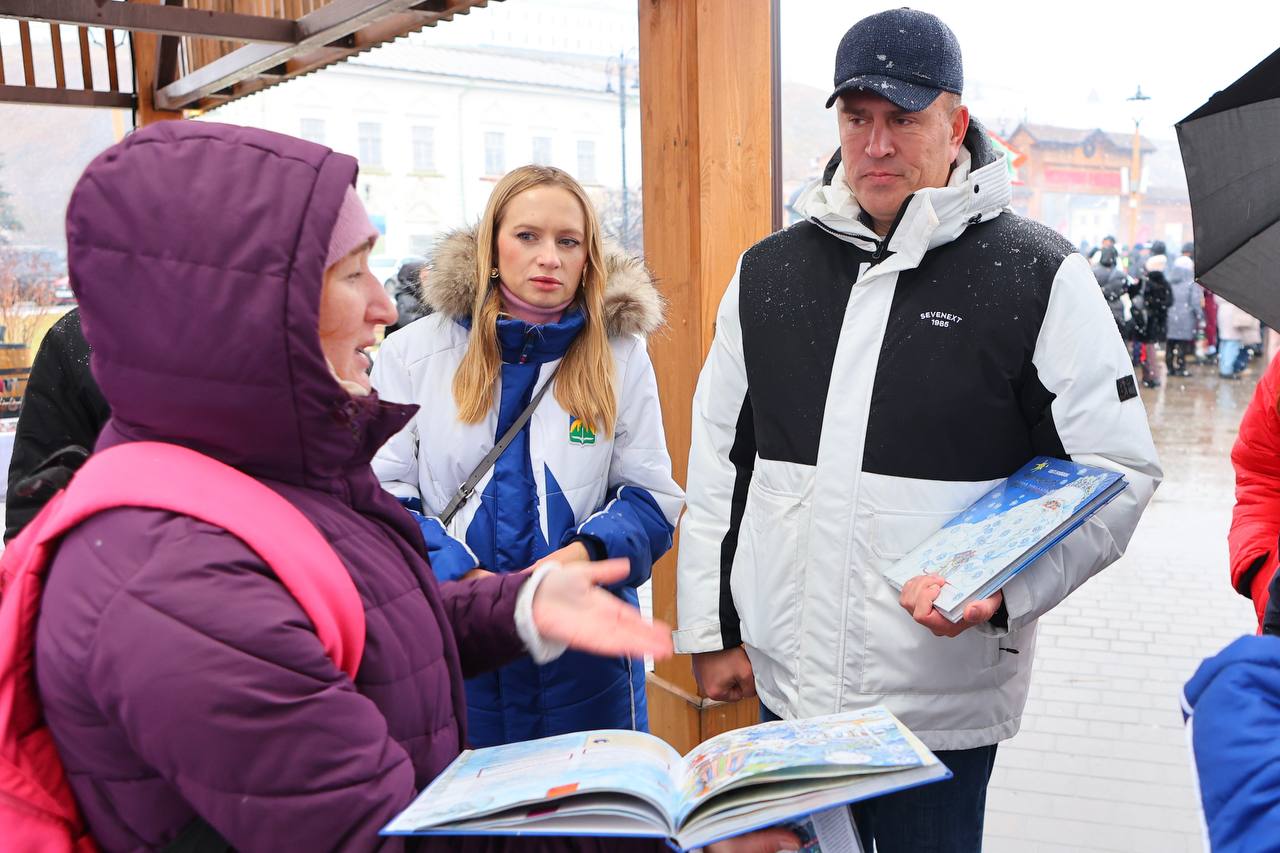 Ханты-Мансийск представил «Новогоднюю столицу» на Дне Сибири в Тобольске Ханты-Мансийск представил «Новогоднюю столицу» на Дне Сибири в Тобольске