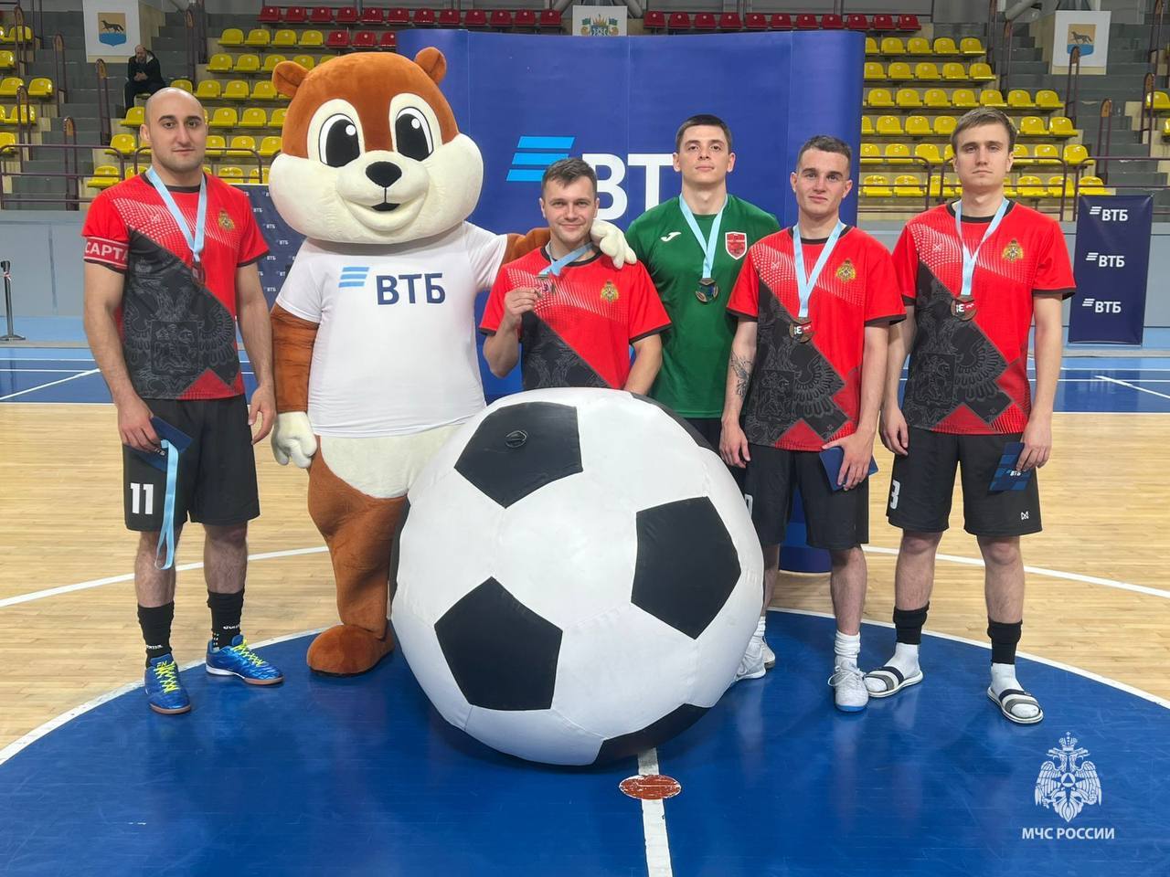 Команда 5 пожарно-спасательного отряда Нижневартовска завоевала «бронзу» на корпоративном чемпионате по футзалу «Кубок ВТБ»