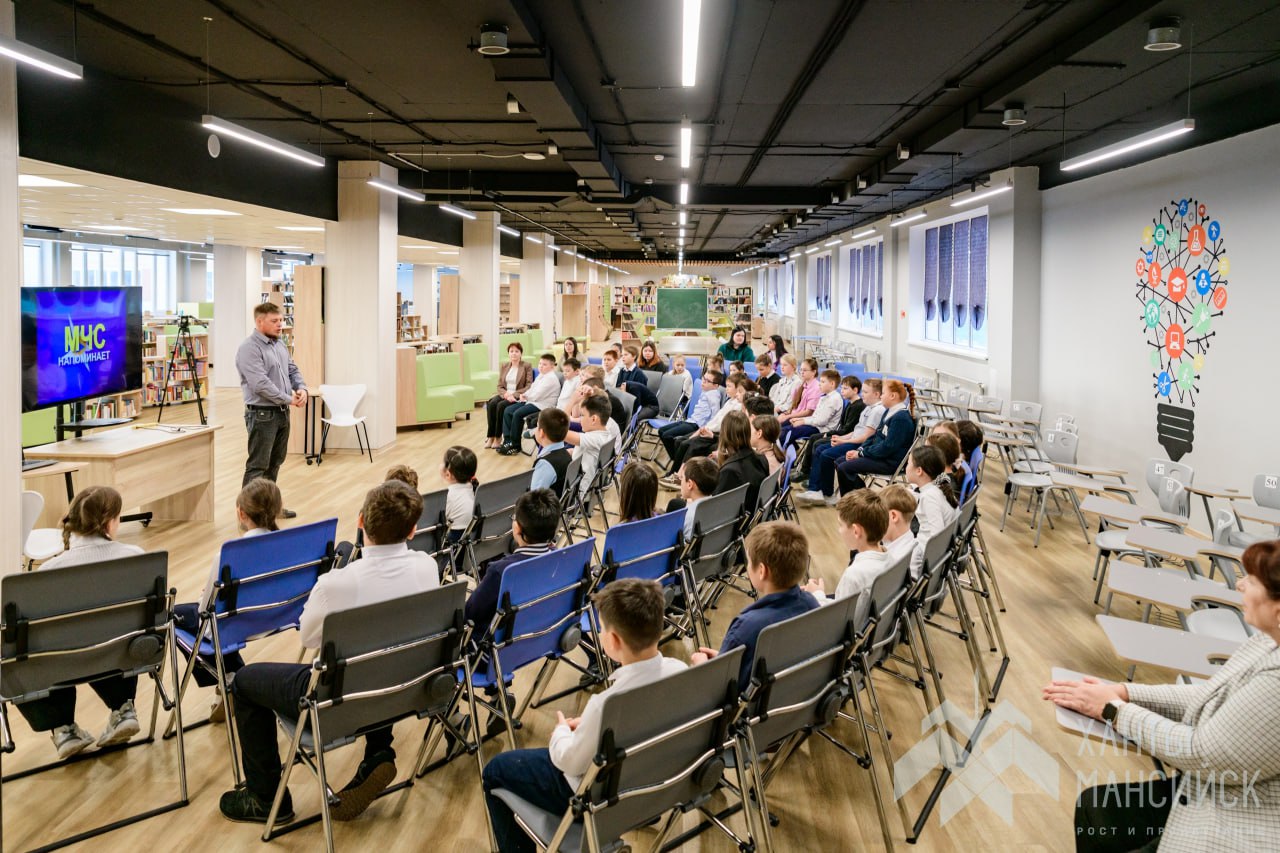 Школьники Ханты-Мансийска узнали, как выглядит безопасный лёд