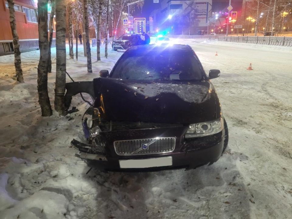 Вартовчанин выскочил на дорогу прямо под колеса автомобиля