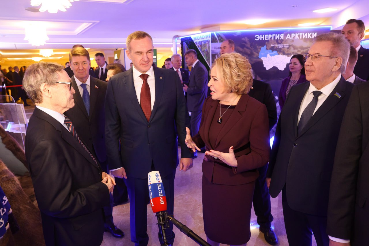 Губернатор Югры представил выставку на днях Югры в Совете Федерации