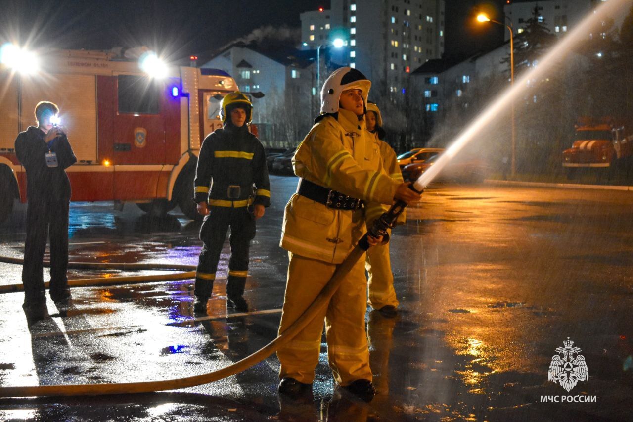 Школьники из Советского познакомились с работой пожарных окружной столицы Школьники из Советского познакомились с работой пожарных окружной столицы