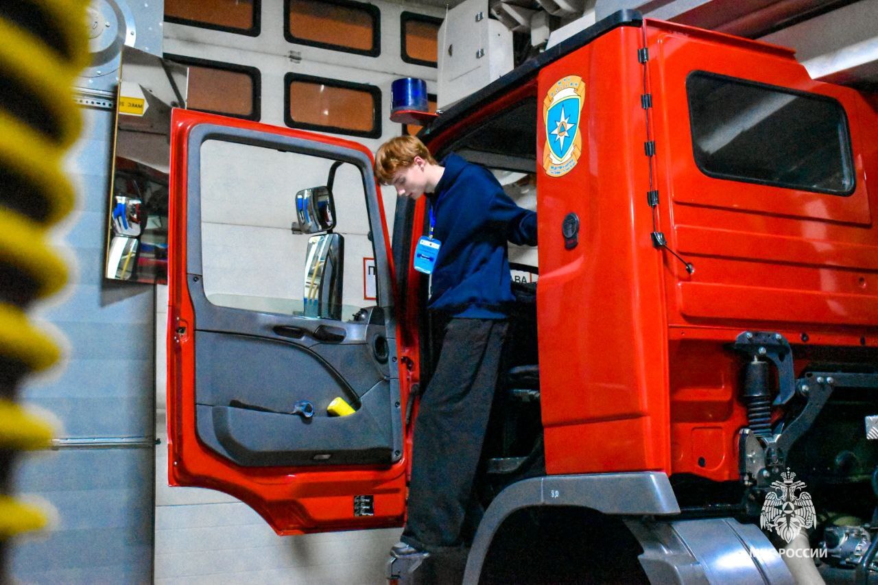 Школьники из Советского познакомились с работой пожарных окружной столицы Школьники из Советского познакомились с работой пожарных окружной столицы