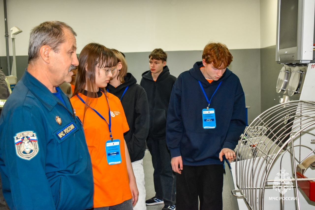 Школьники из Советского познакомились с работой пожарных окружной столицы Школьники из Советского познакомились с работой пожарных окружной столицы