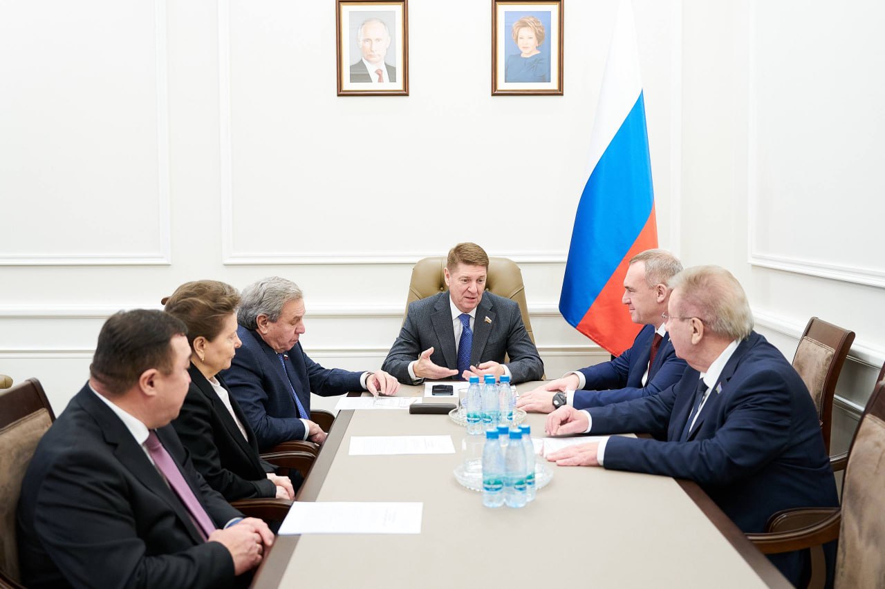 Губернатор Югры принял участие в рабочих встречах в Совете Федерации Губернатор Югры принял участие в рабочих встречах в Совете Федерации