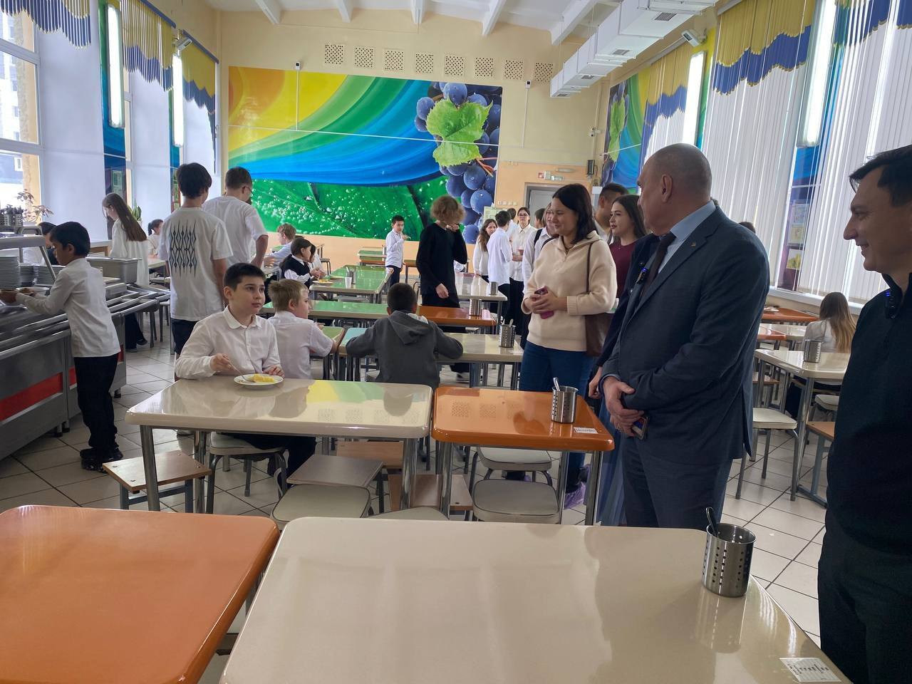 Юрий Чекунов проверил качество питания в школьных столовых Юрий Чекунов проверил качество питания в школьных столовых