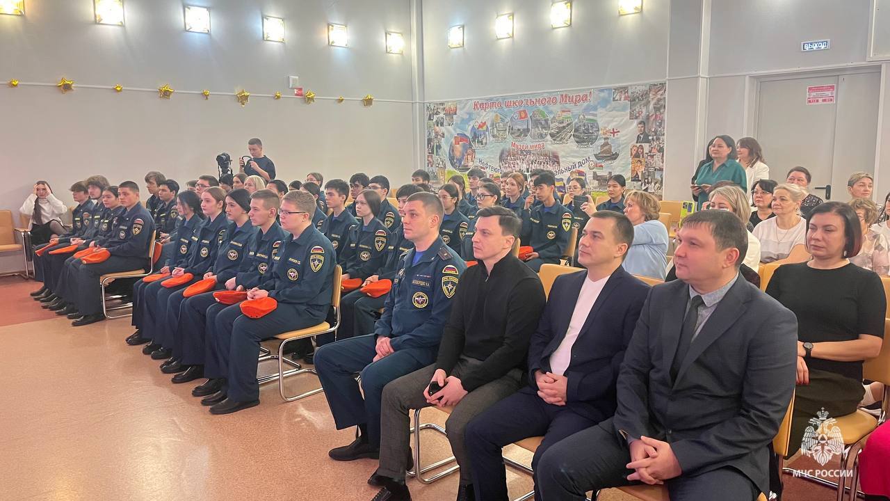 В Нефтеюганске состоялась церемония посвящения во второй кадетский класс МЧС России В Нефтеюганске состоялась церемония посвящения во второй кадетский класс МЧС России