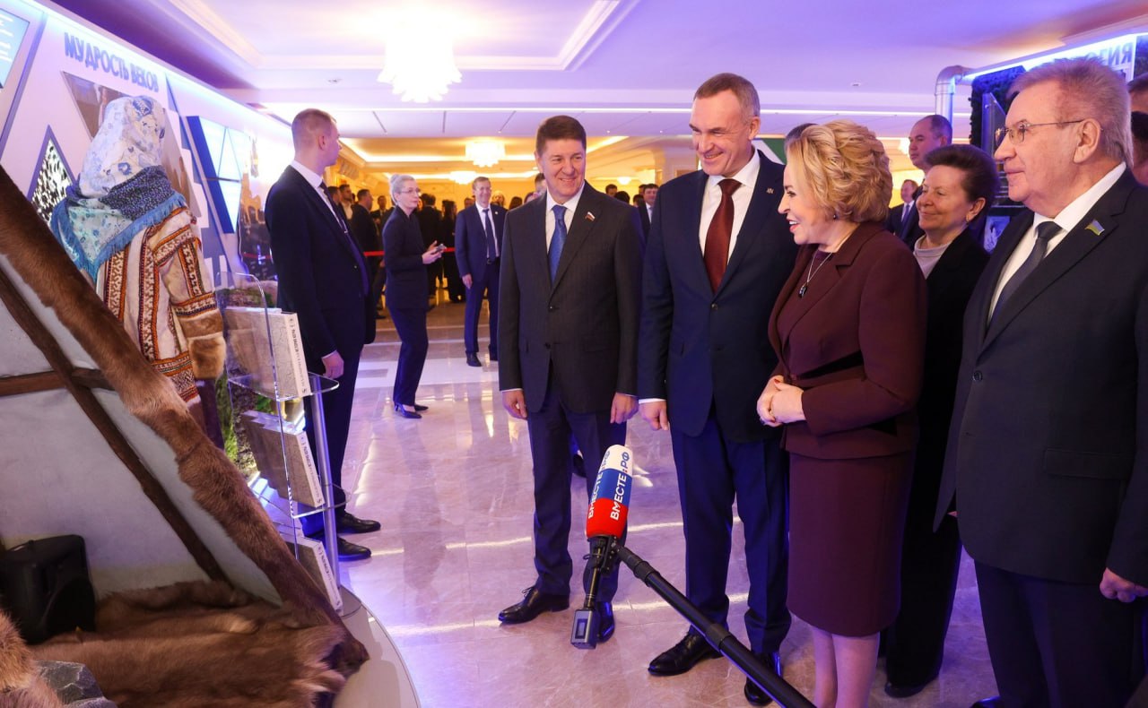 Губернатор Югры представил выставку на днях Югры в Совете Федерации Губернатор Югры представил выставку на днях Югры в Совете Федерации