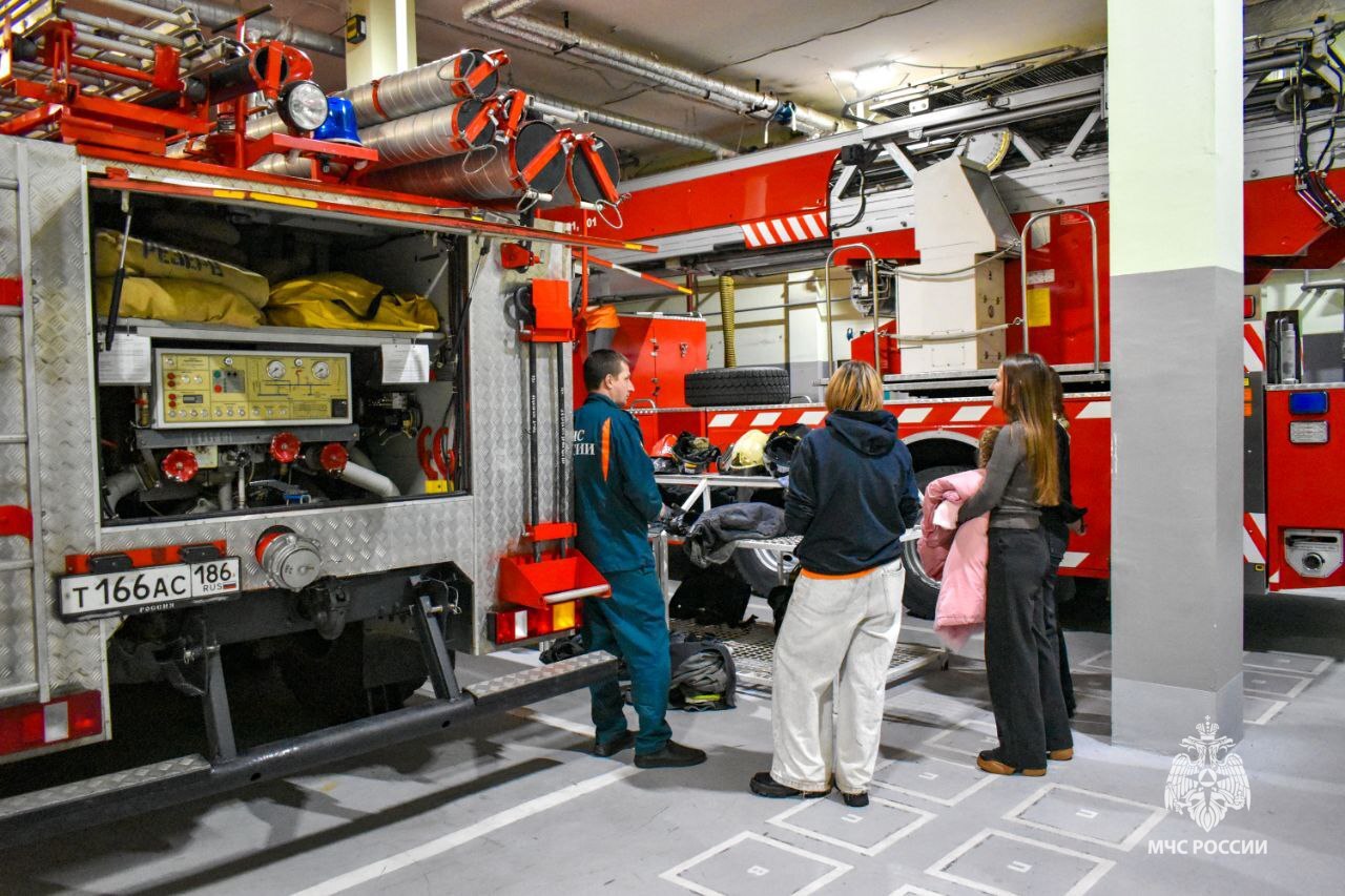 Школьники из Советского познакомились с работой пожарных окружной столицы Школьники из Советского познакомились с работой пожарных окружной столицы