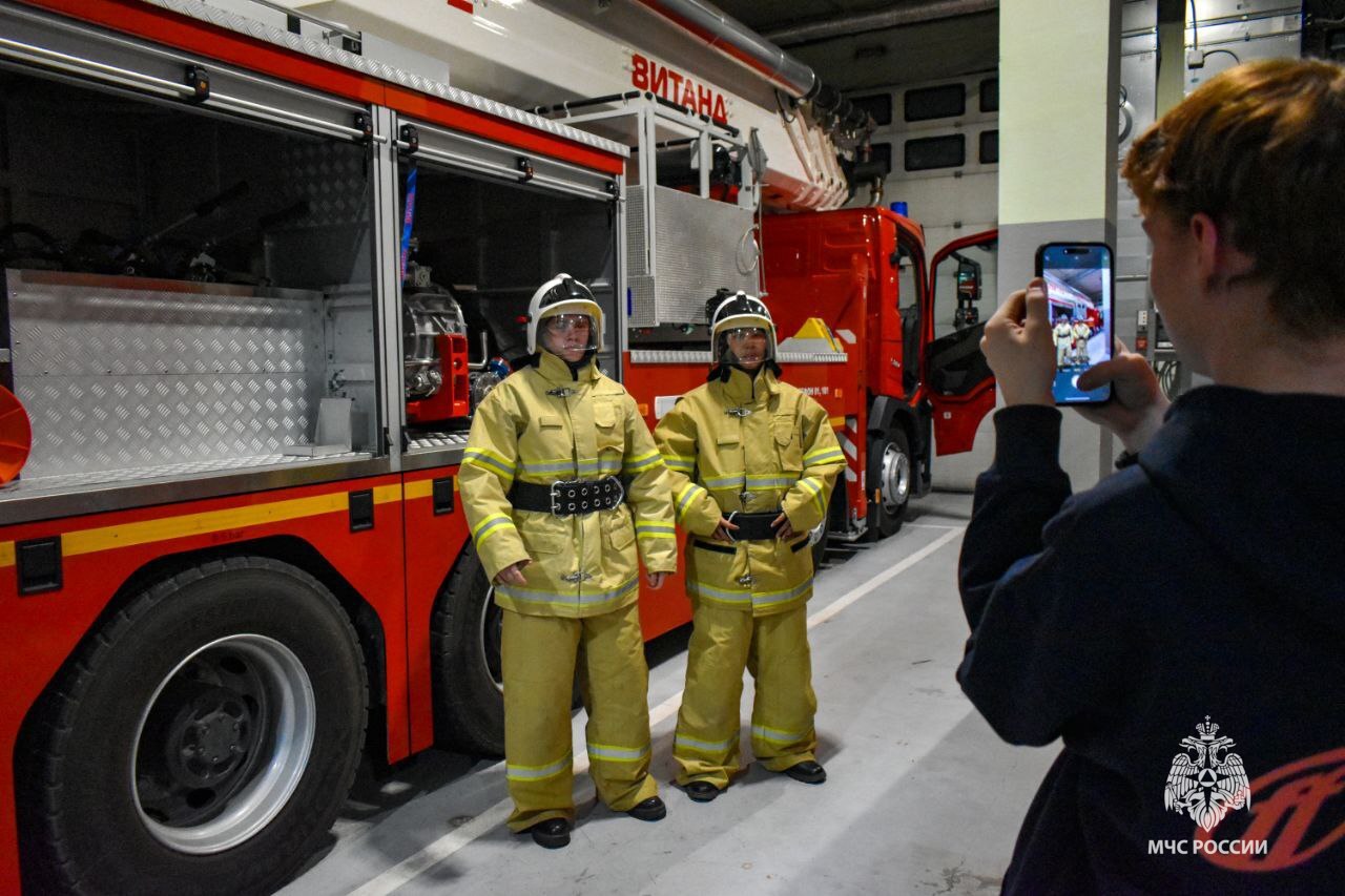 Школьники из Советского познакомились с работой пожарных окружной столицы Школьники из Советского познакомились с работой пожарных окружной столицы