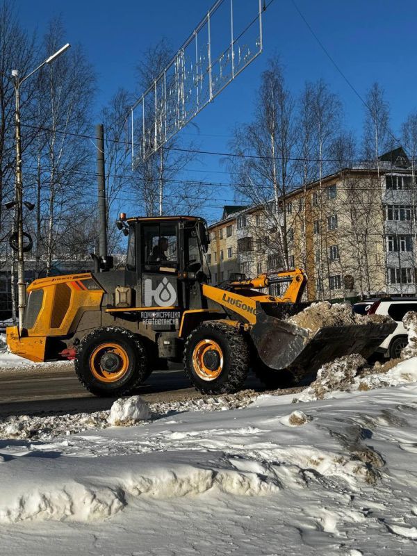 Уборка и вывоз снега в Нефтеюганске 13 ноября: