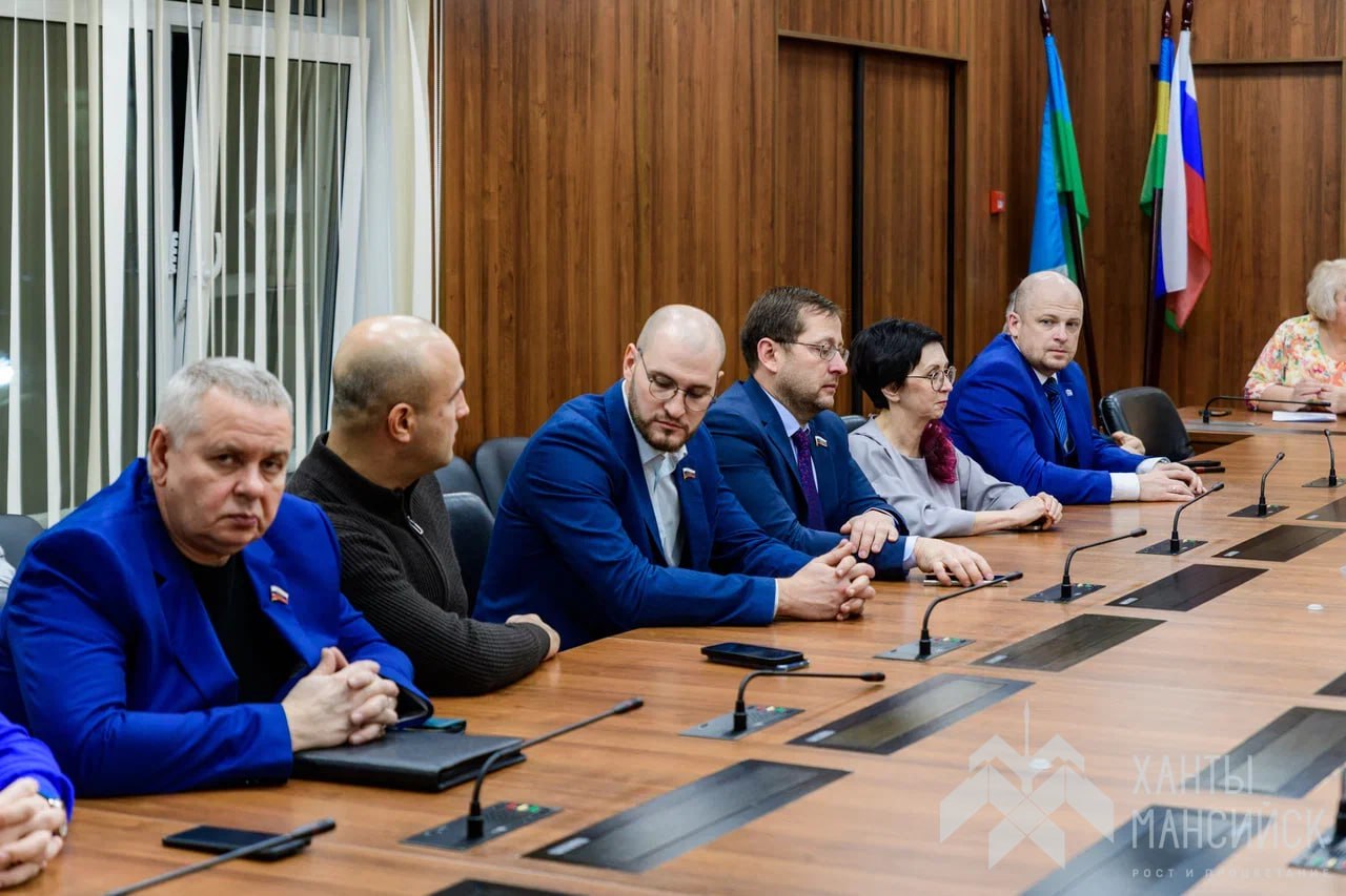 В Ханты-Мансийске обсудили изменения в Уставе города В Ханты-Мансийске обсудили изменения в Уставе города