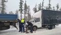 В Нефтеюганском районе госавтоинспекторы пришли на помощь водителю сломавшегося автомобиля