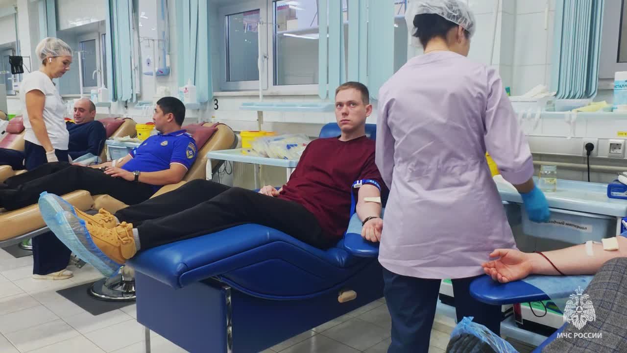 Призвание - спасать жизни. Личный состав Главного управления посетили станцию переливания крови, чтобы оказать помощь нуждающимся людям