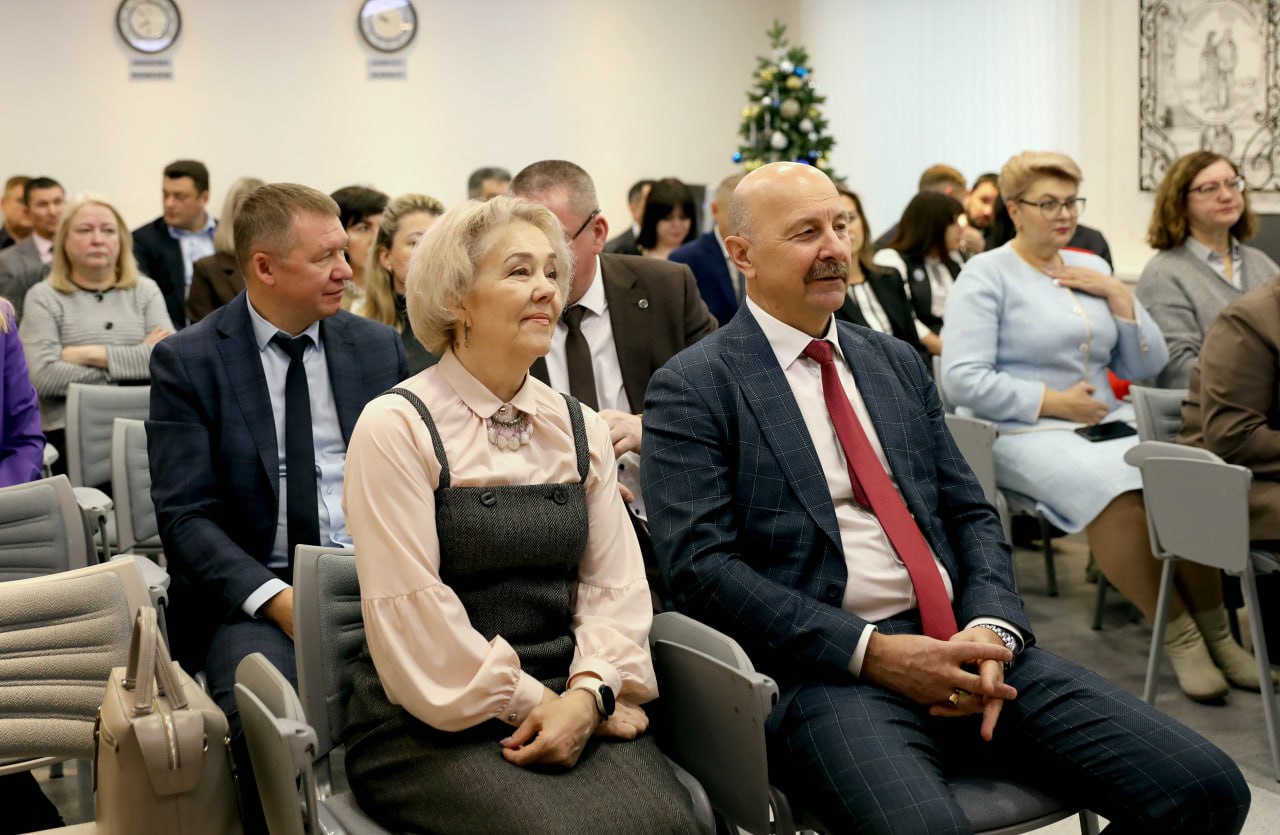 В Сургуте подвели итоги интернет-фотоконкурса по охране труда «Безопасный труд в объективе – 2025» В Сургуте подвели итоги интернет-фотоконкурса по охране труда «Безопасный труд в объективе – 2025»