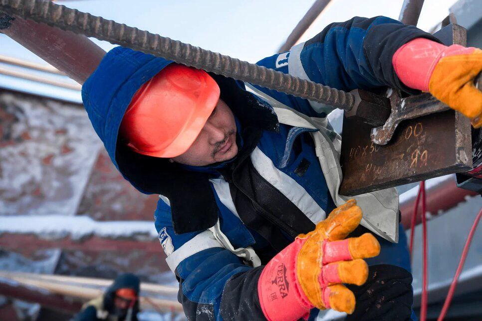 Артём Жога: Сегодня работаю в Тюмени. Поздравил сотрудников "Мостострой-11" с юбилеем компании Артём Жога: Сегодня работаю в Тюмени. Поздравил сотрудников "Мостострой-11" с юбилеем компании