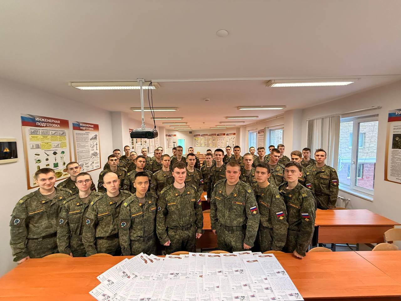 Студенты Югорского госуниверситета отправили бойцам письма и маскировочные сети Студенты Югорского госуниверситета отправили бойцам письма и маскировочные сети