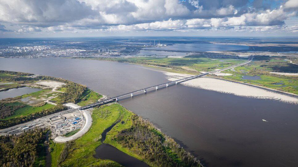 Артём Жога: Сегодня работаю в Тюмени. Поздравил сотрудников "Мостострой-11" с юбилеем компании Артём Жога: Сегодня работаю в Тюмени. Поздравил сотрудников "Мостострой-11" с юбилеем компании