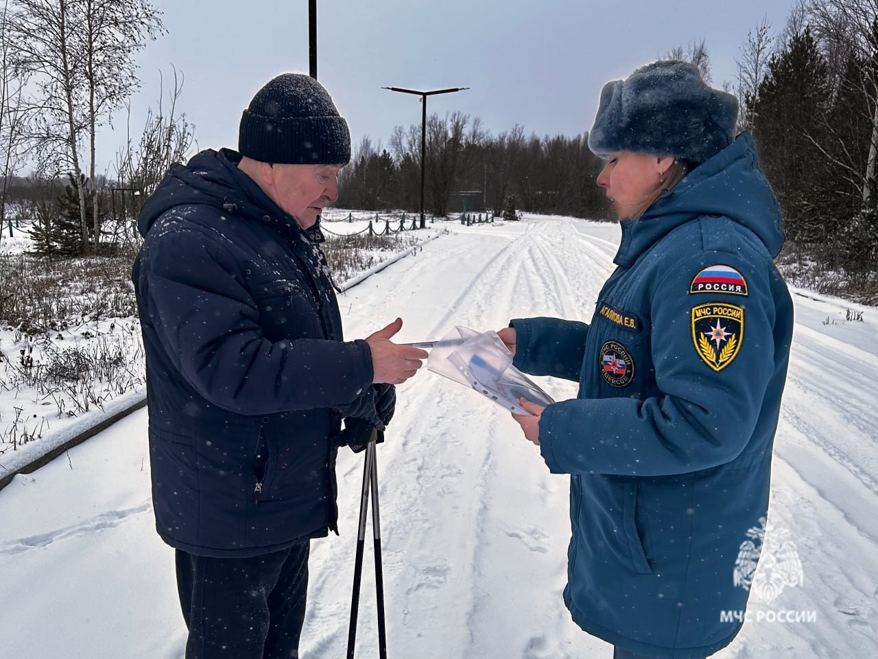 Тонкий лед коварен. С установлением отрицательных температур на водных объектах округа наблюдается процесс ледообразования