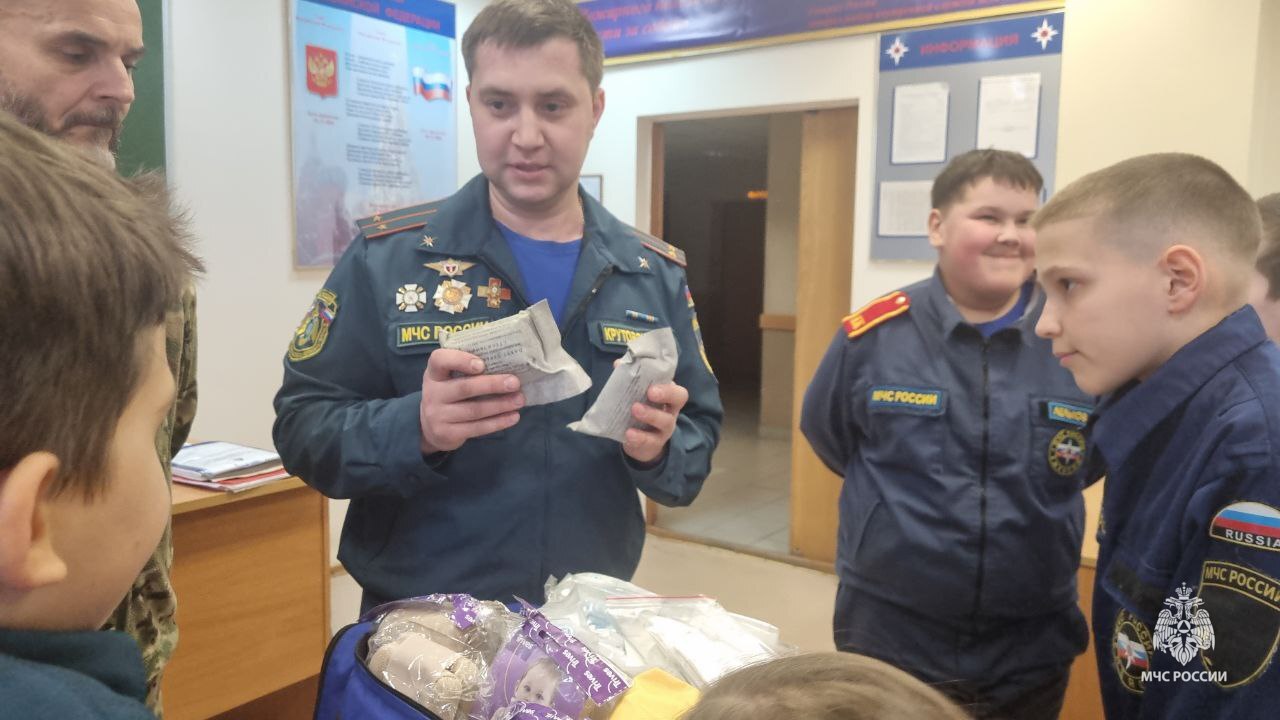 Навыки, которые спасают жизни: белоярские кадеты МЧС России учились останавливать кровотечение Навыки, которые спасают жизни: белоярские кадеты МЧС России учились останавливать кровотечение