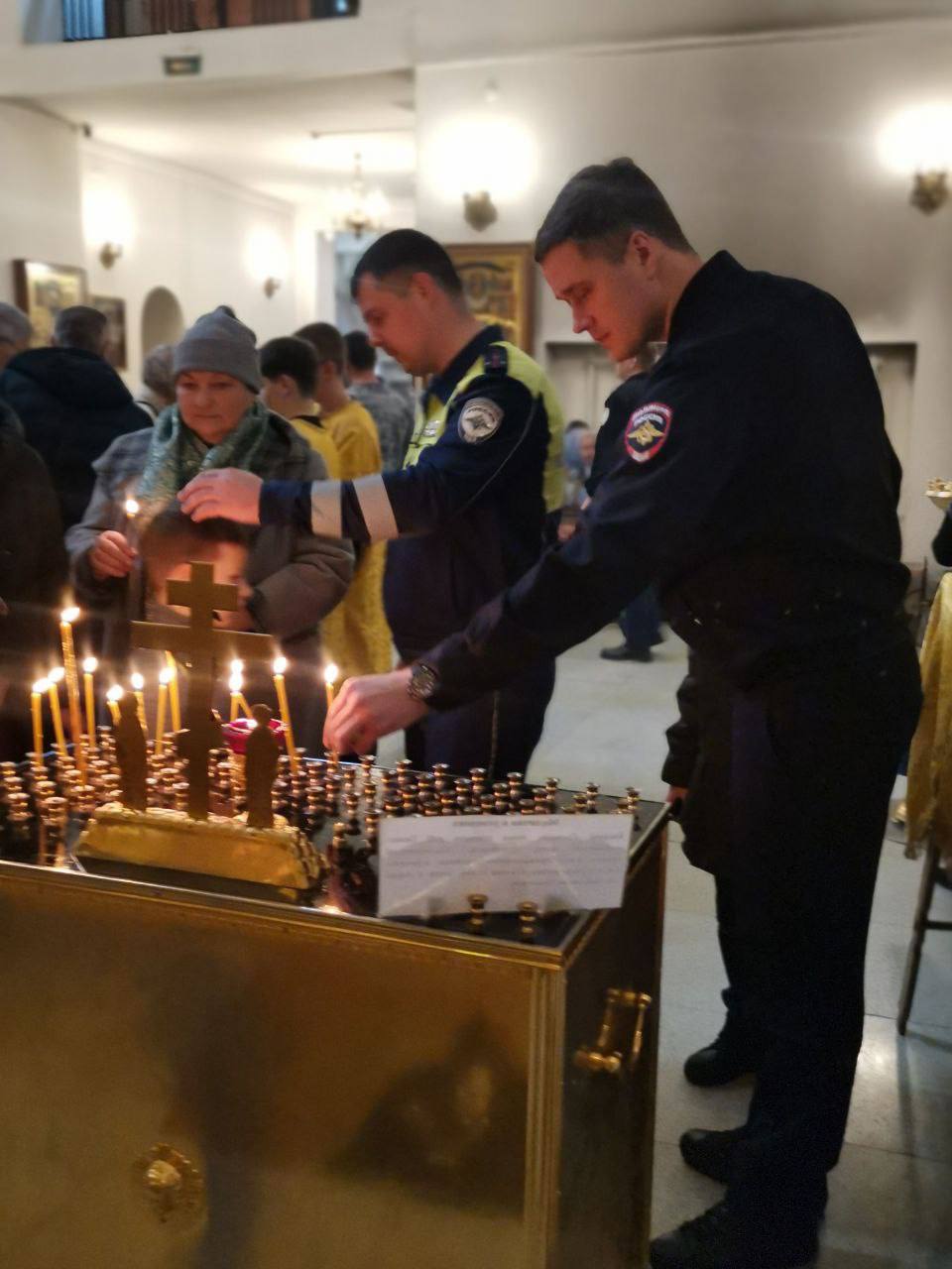 В скорбный Всемирный день памяти жертв дорожно-транспортных происшествий в храмах и церквях Югры проходят богослужения и панихиды в память о погибших в автоавариях, звучат молебны о здравии тех, кто пострадал в ДТП